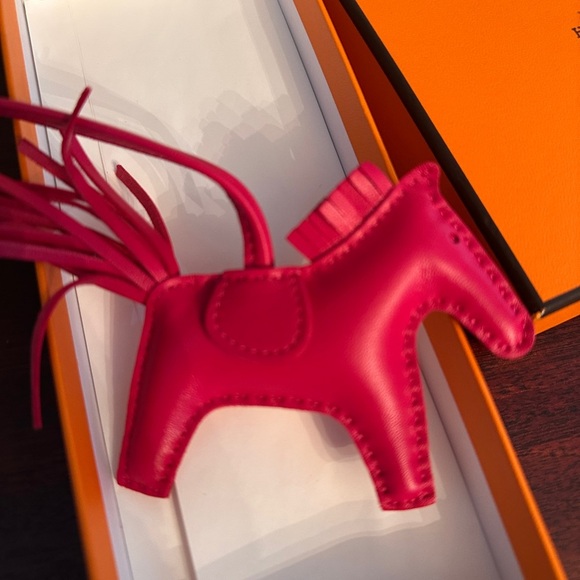 Authentic Hermès Pegasus Rodeo Bag Charm PM – Rose Azalée (Stamp Y) - Picture 7 of 13